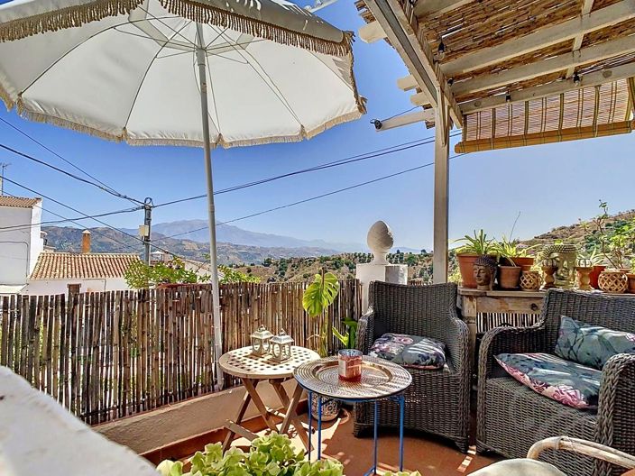 Image No.28-3 Bed Property for sale