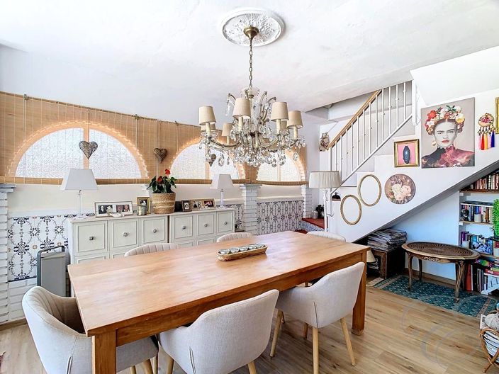 Image No.9-3 Bed Property for sale