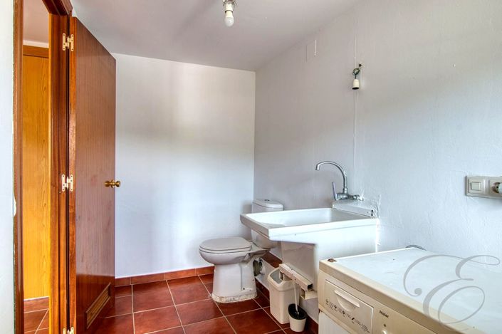 Image No.14-2 Bed Property for sale