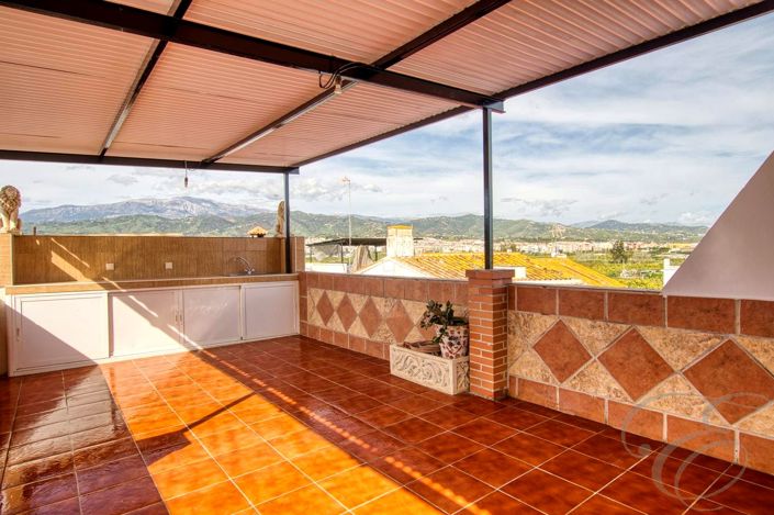 Image No.17-2 Bed Property for sale