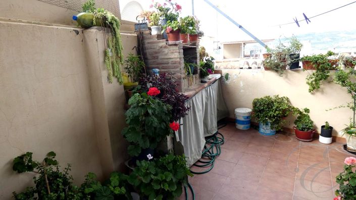 Image No.12-2 Bed Property for sale