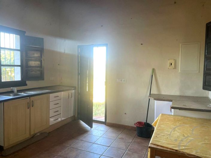 Image No.9-3 Bed Property for sale