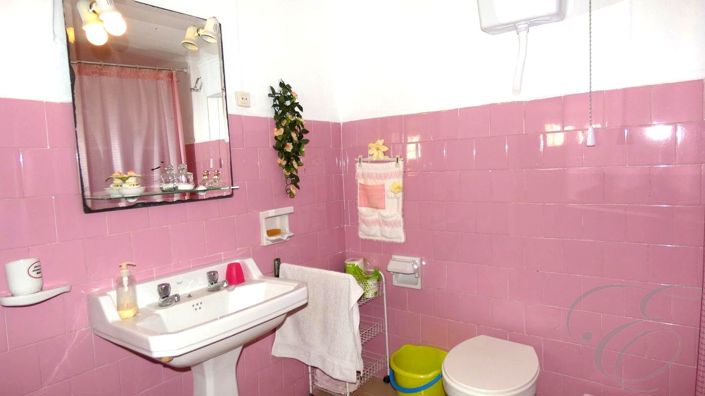 Image No.12-5 Bed Property for sale