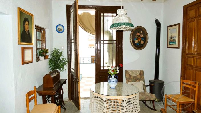 Image No.3-5 Bed Property for sale