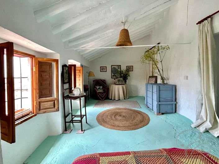 Image No.11-5 Bed Property for sale