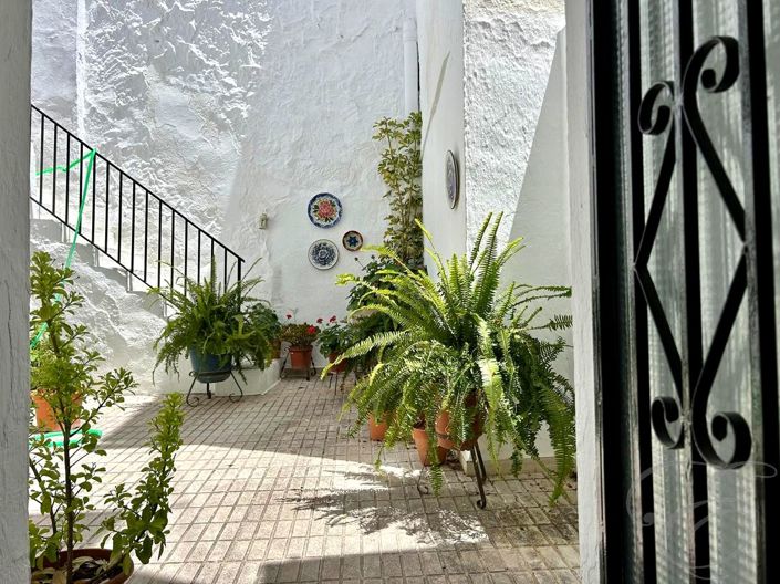 Image No.17-5 Bed Property for sale