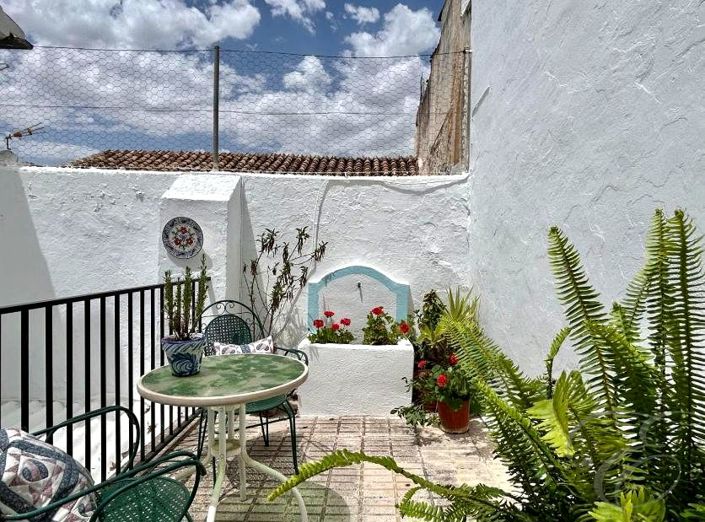 Image No.22-5 Bed Property for sale