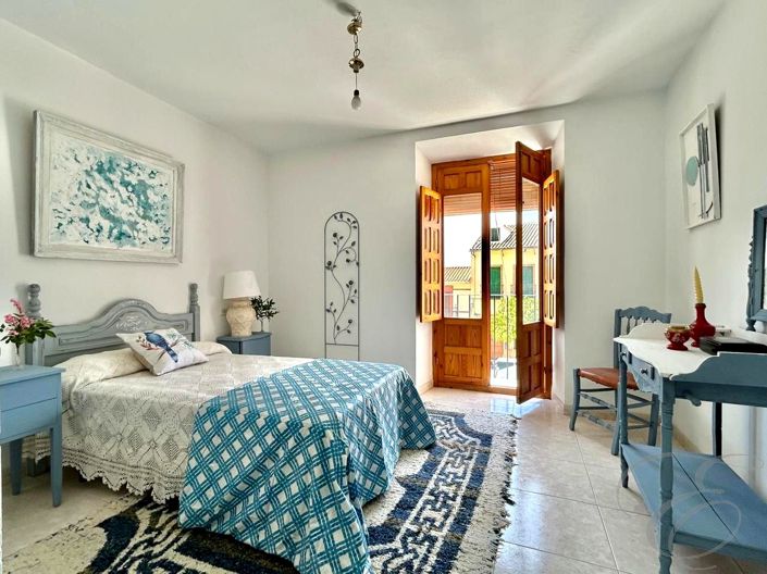 Image No.4-5 Bed Property for sale