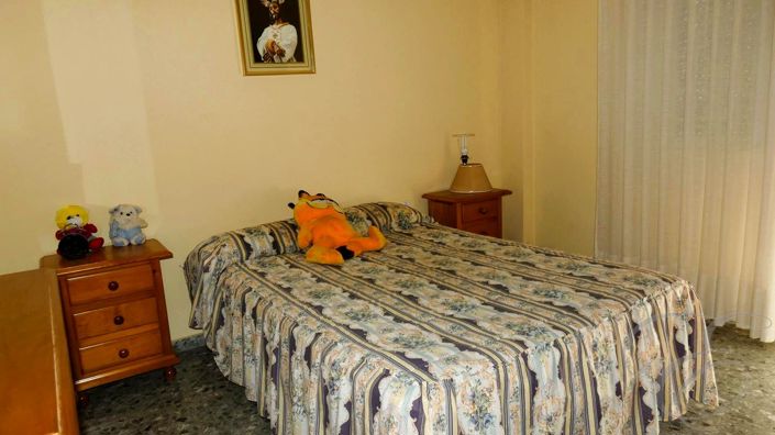 Image No.10-6 Bed Property for sale