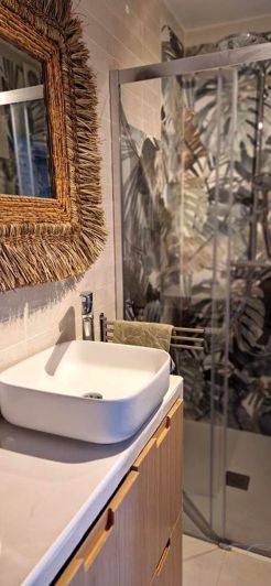 Image No.10-3 Bed Property for sale