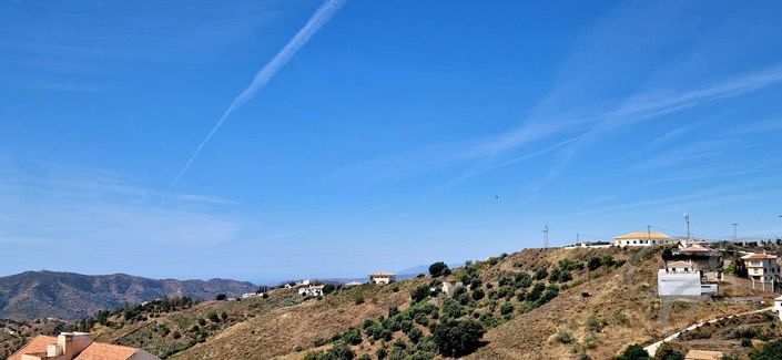 Image No.17-3 Bed Property for sale