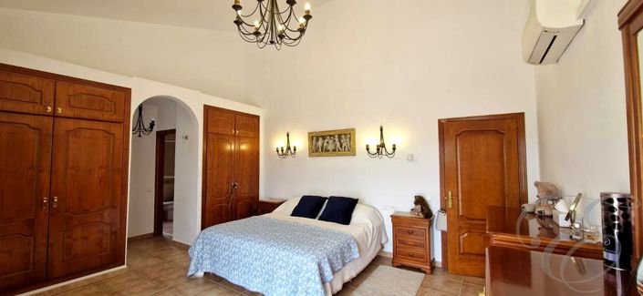 Image No.10-4 Bed Property for sale