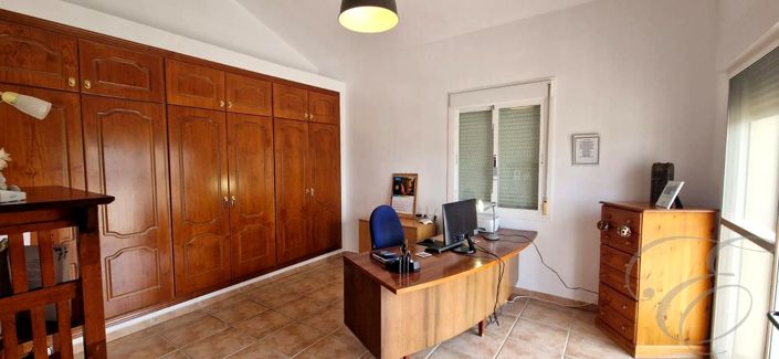 Image No.12-4 Bed Property for sale