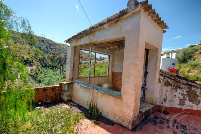 Image No.13-2 Bed Property for sale