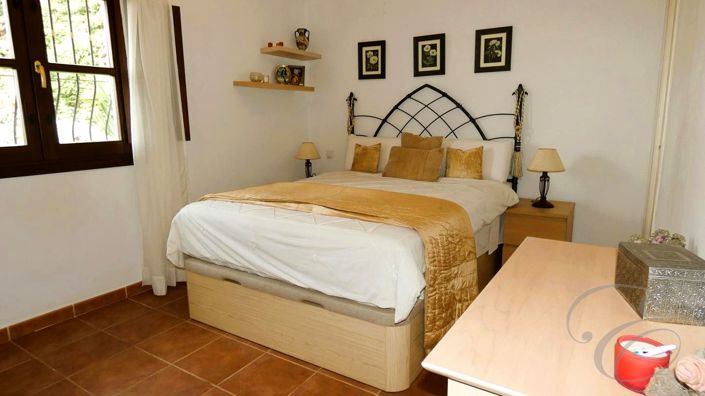 Image No.11-3 Bed Property for sale