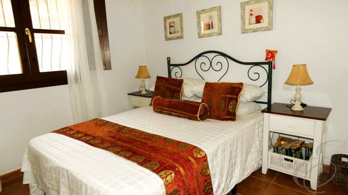 Image No.13-3 Bed Property for sale