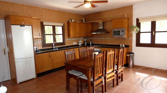 Image No.8-3 Bed Property for sale