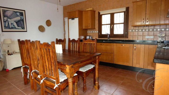 Image No.10-3 Bed Property for sale