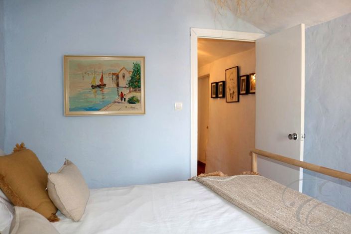 Image No.17-5 Bed Property for sale