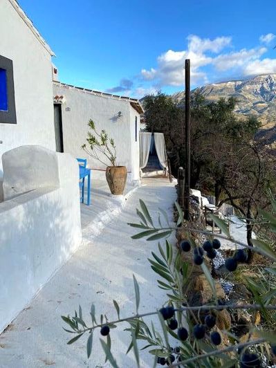 Image No.32-5 Bed Property for sale