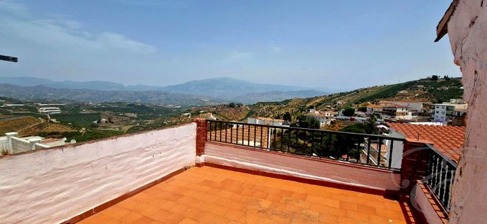 Image No.12-3 Bed Property for sale