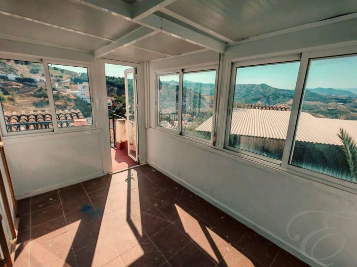 Image No.3-3 Bed Property for sale