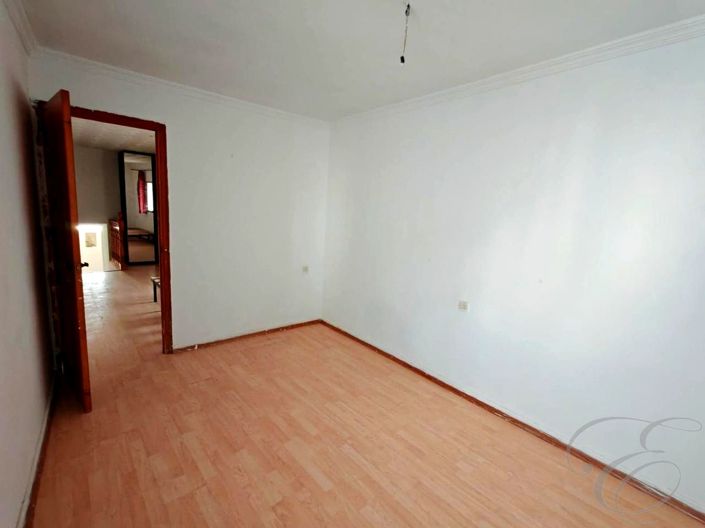 Image No.6-3 Bed Property for sale