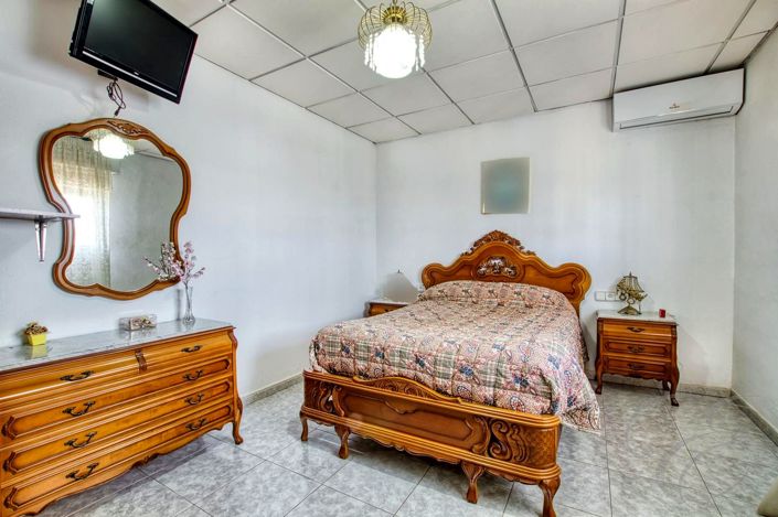 Image No.19-4 Bed Property for sale