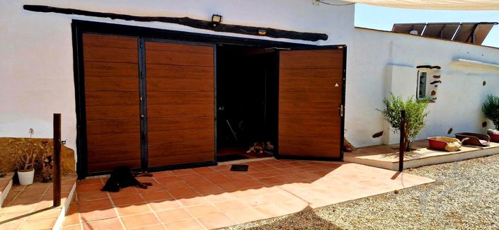 Image No.14-7 Bed Property for sale