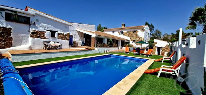 Image No.19-7 Bed Property for sale