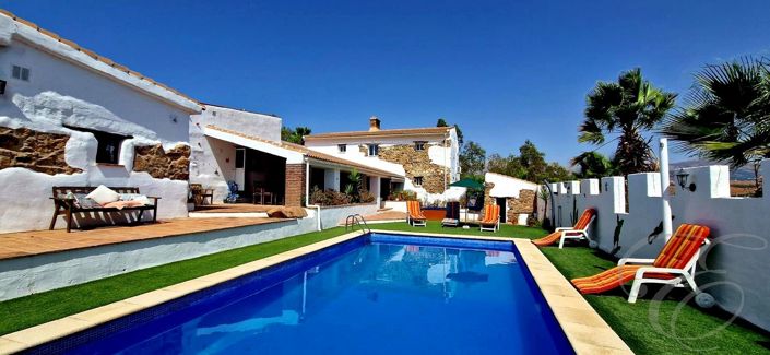 Image No.2-7 Bed Property for sale