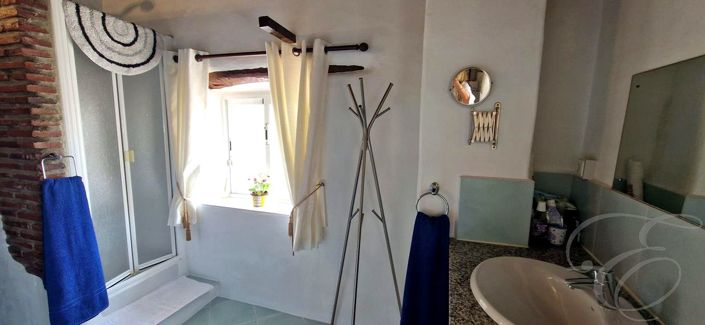 Image No.22-7 Bed Property for sale