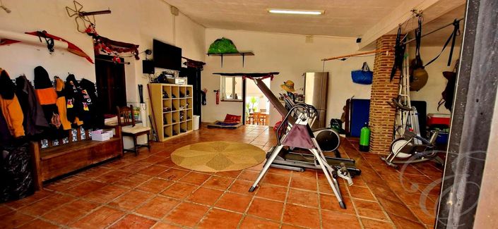 Image No.25-7 Bed Property for sale