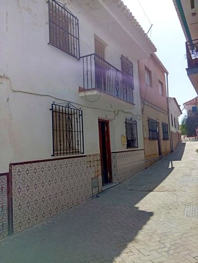 Image No.1-3 Bed Property for sale