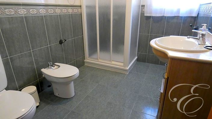 Image No.11-7 Bed Property for sale