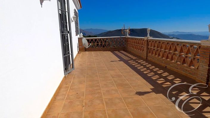 Image No.25-7 Bed Property for sale