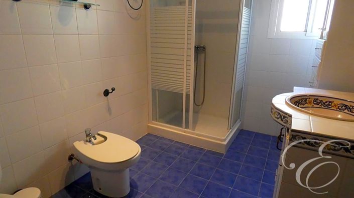 Image No.9-7 Bed Property for sale