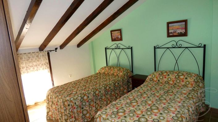 Image No.15-6 Bed Property for sale