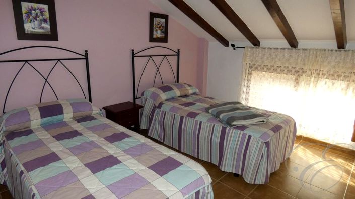 Image No.17-6 Bed Property for sale