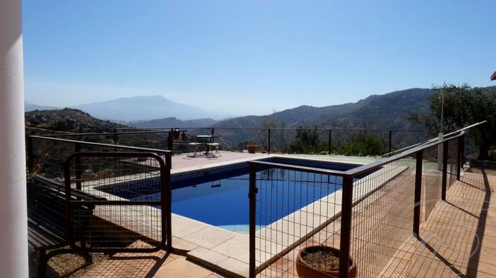 Image No.3-6 Bed Property for sale