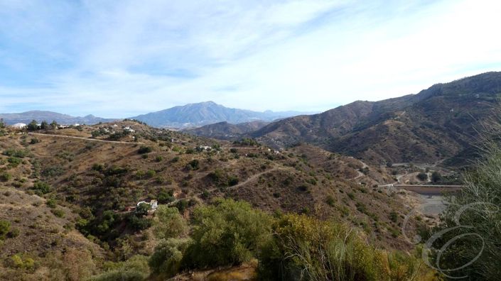 Image No.23-6 Bed Property for sale