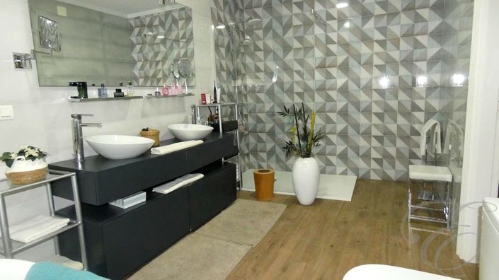 Image No.13-5 Bed Property for sale