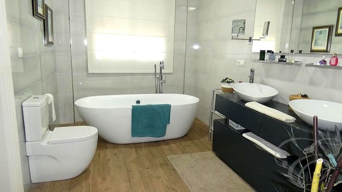 Image No.14-5 Bed Property for sale