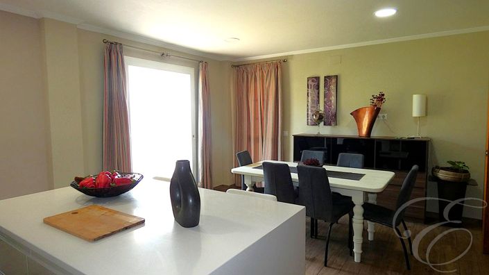 Image No.8-5 Bed Property for sale