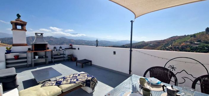 Image No.6-4 Bed Property for sale