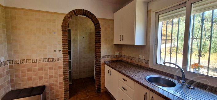 Image No.10-2 Bed Property for sale