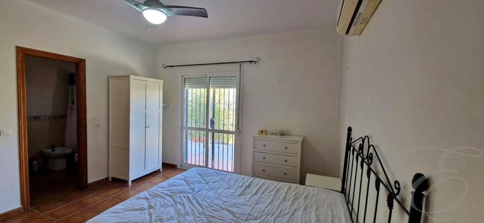 Image No.14-2 Bed Property for sale