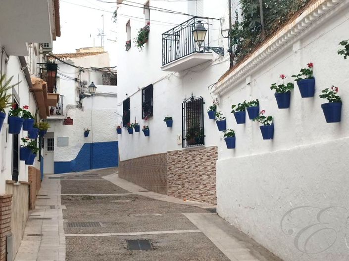 Image No.10-1 Bed Property for sale