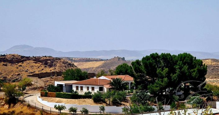 Image No.1-6 Bed Property for sale
