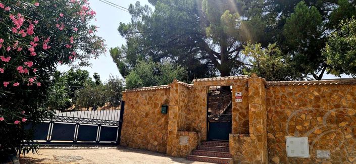 Image No.37-6 Bed Property for sale